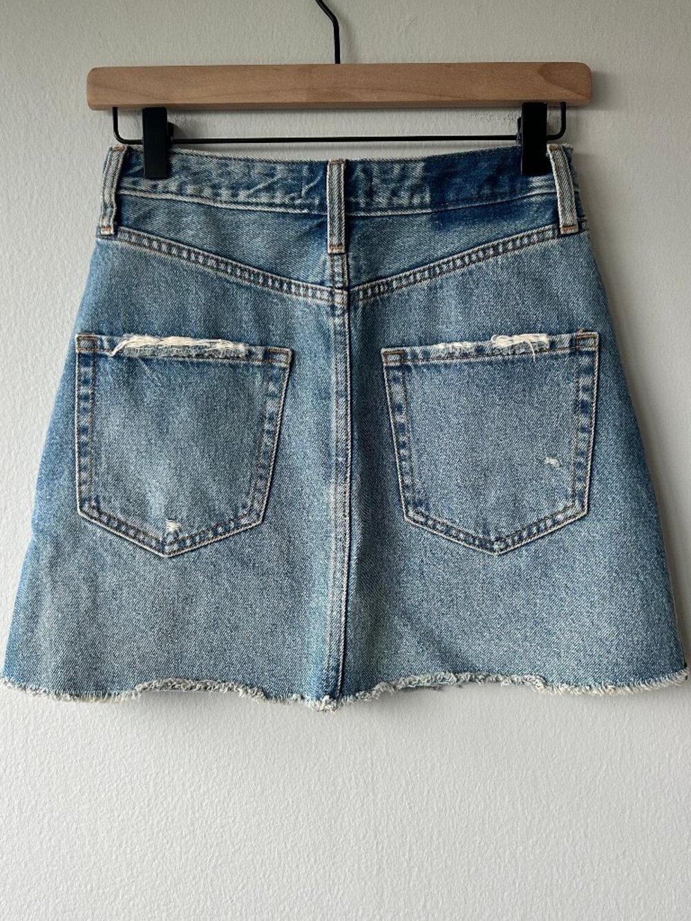 Abercrombie & Fitch Natural Rise Distressed Denim Mini Skirt Light Wash Size 25 - Picture 4 of 9